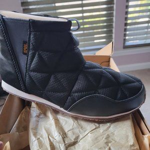 Teva Youth Boots NWT